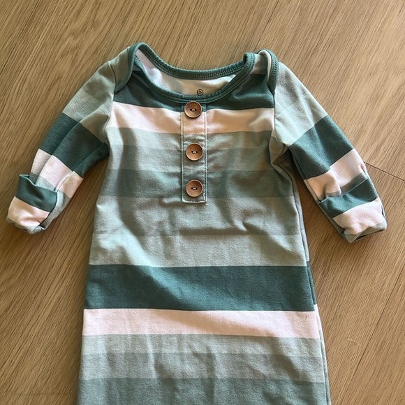 Caden Lane Striped Gown - Picture 2 of 4